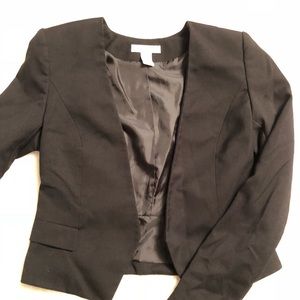 Open, collarless blazer